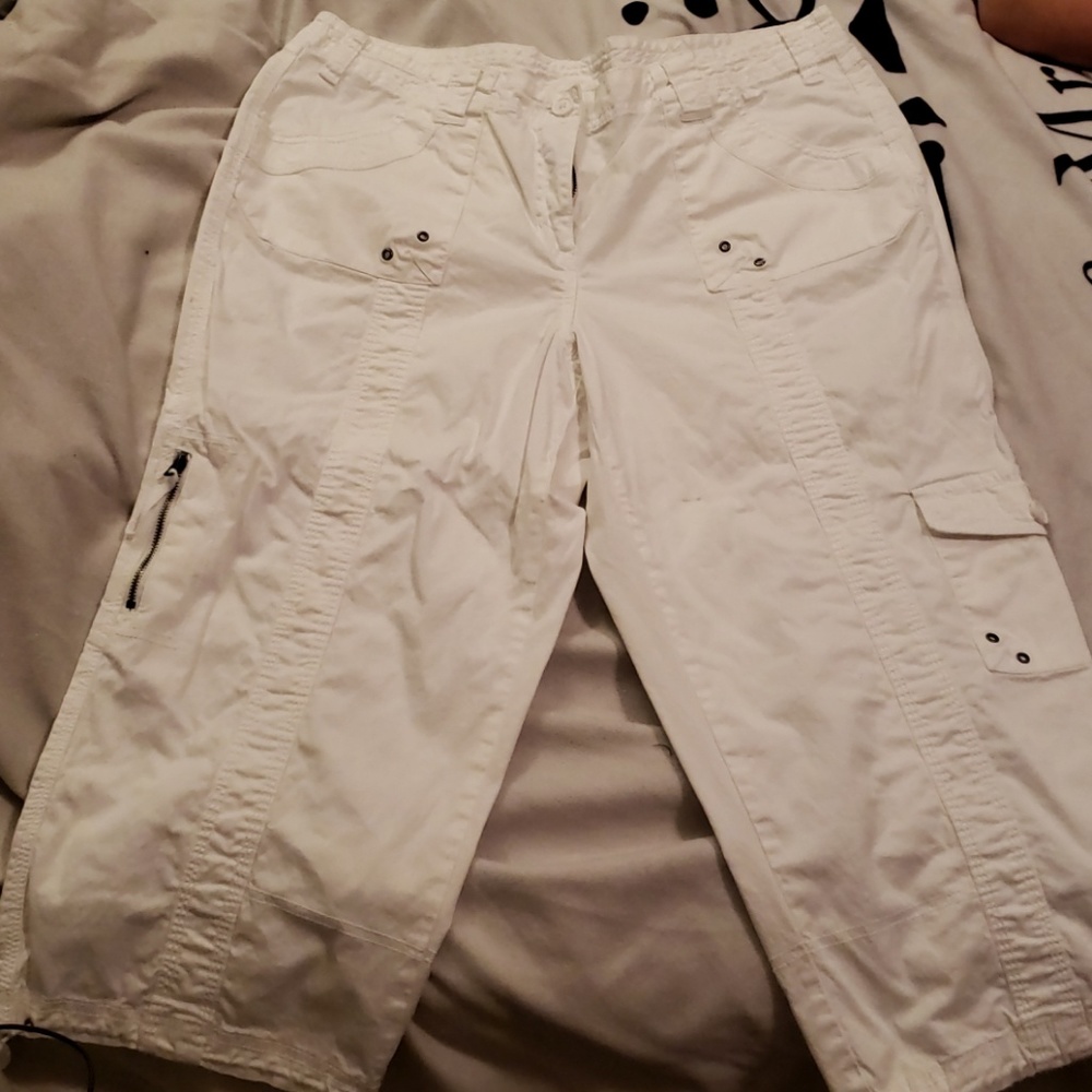 Style and Co white Capri pants